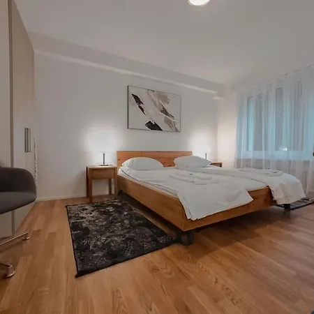 Fantastic 2br In The Center - Sky7